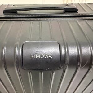 RIMOWA Matte Black | Essential Large Check-In Spinner Suitcase